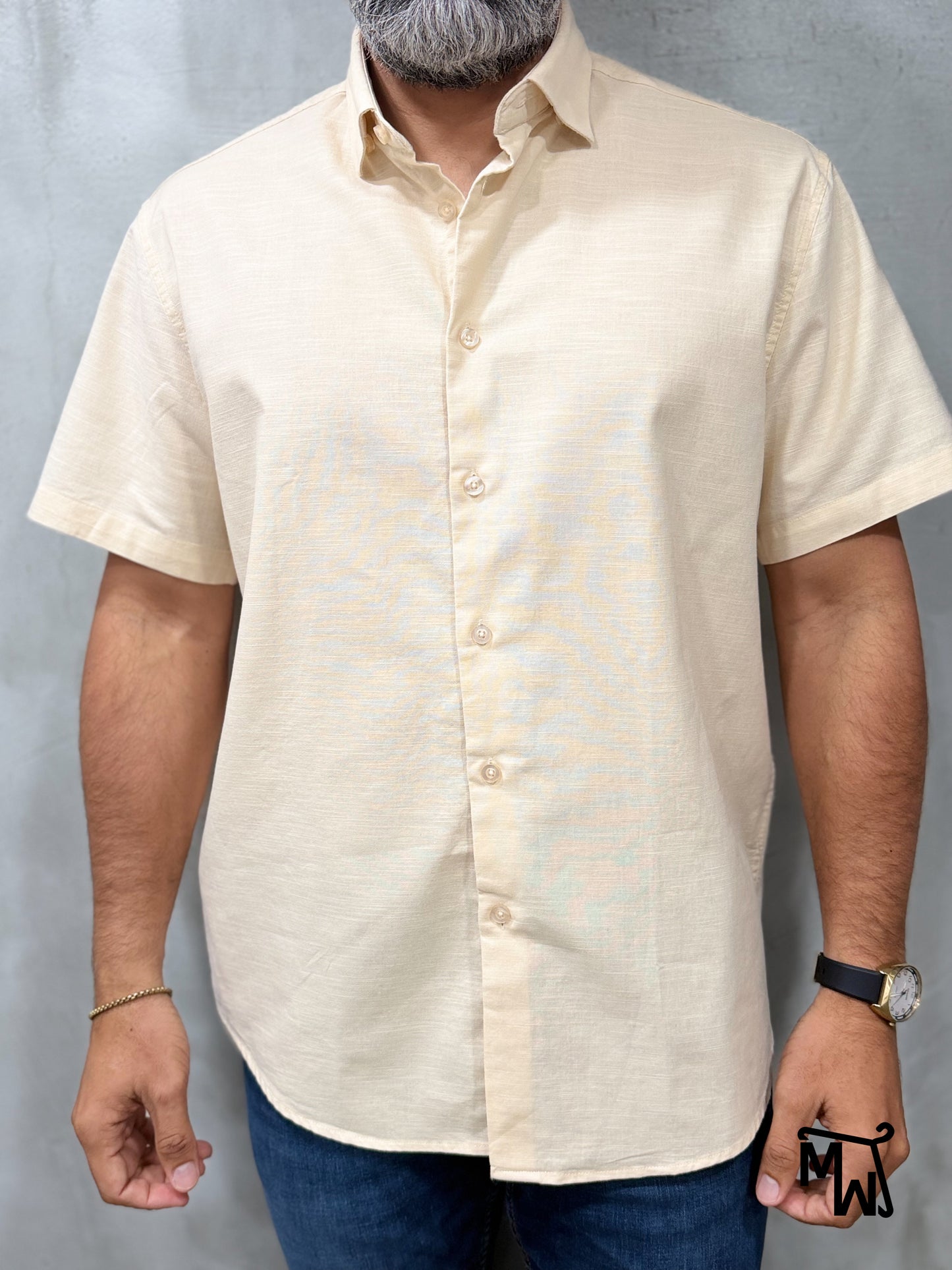 Camisa Manga Corta Hilo- “Solid Sand” (Normal Fit)