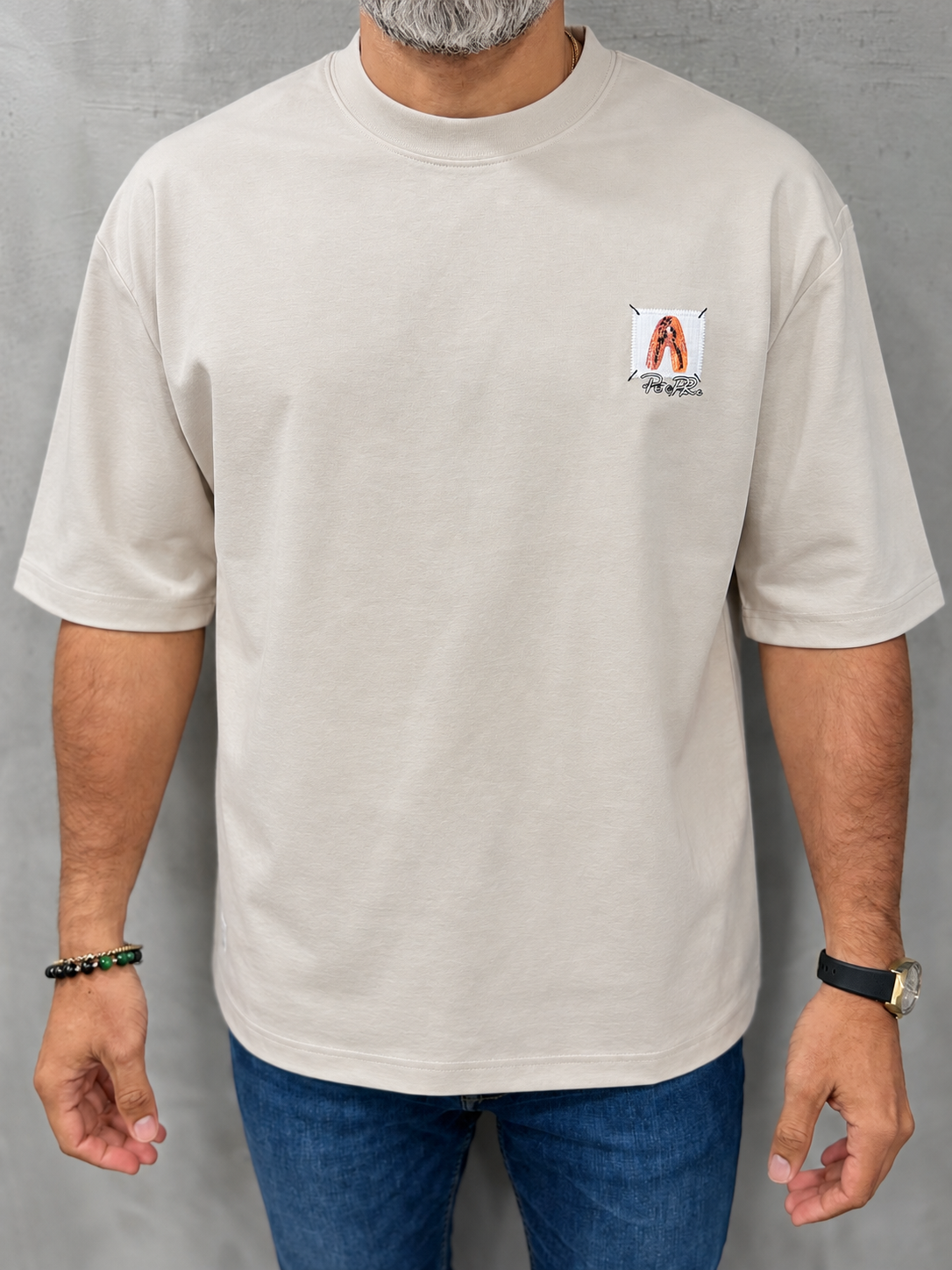Royal Pe Erre beige, vista frontal sobre modelo, Addict Oversized — MW Men's Boutique