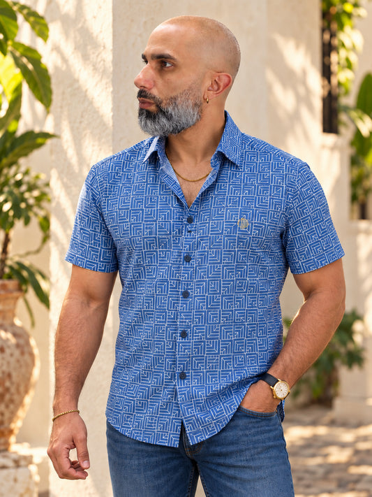 Edberto con camisa MW Twilight, portada lifestyle